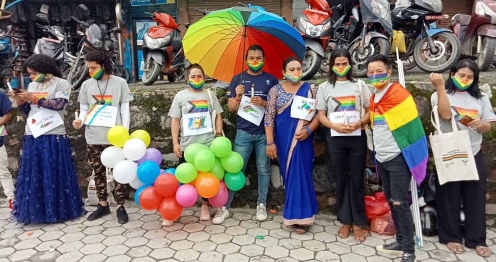 मैनबत्ती बालेर नील हिरा समाजले मनायो गाइजात्रा